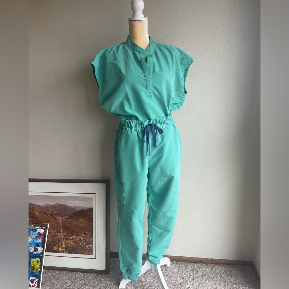 Figs Surgical Green Scrub Set - L Rafaela Top, M High Waisted Uman Jogger
